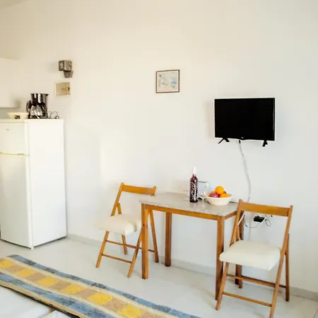 Lefteris Apartments In Ялиссос Экстерьер фото