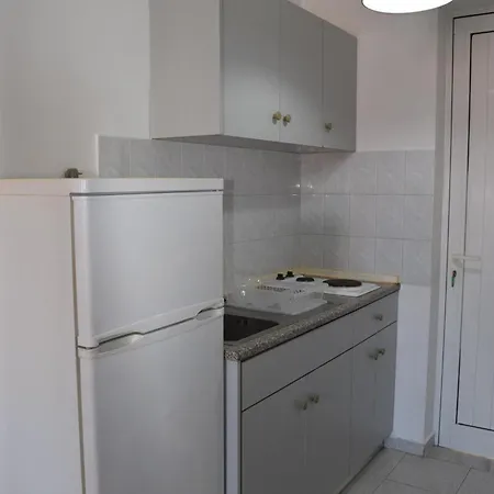 Lefteris Apartments In Ялиссос Экстерьер фото