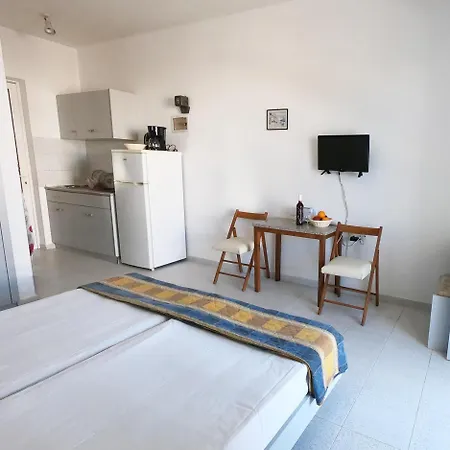 Lefteris Apartments In Ялиссос Экстерьер фото