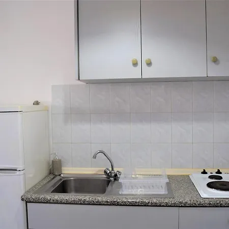 Lefteris Apartments In Ялиссос Экстерьер фото